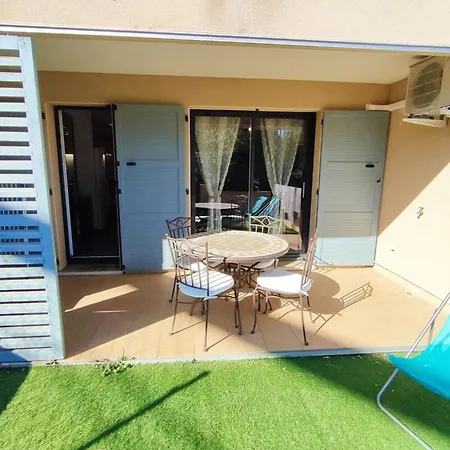 With Pool Air Conditioning Wifi And Garage Apartman *