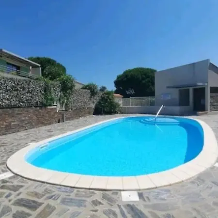 With Pool Air Conditioning Wifi And Garage Lägenhet *