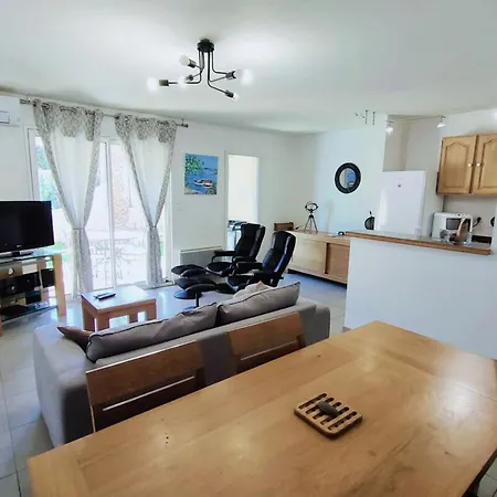 With Pool Air Conditioning Wifi And Garage Apartment